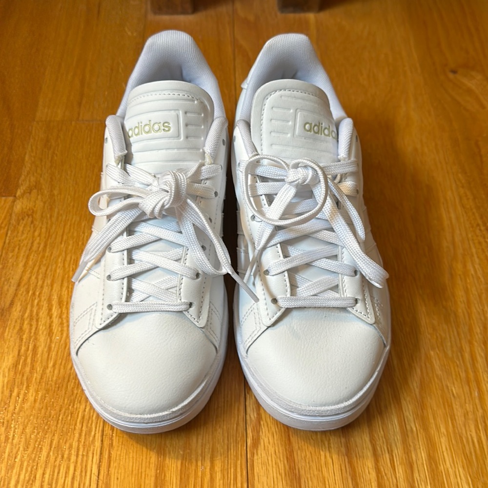 Grand Court Alpha adidas sneakers - like new